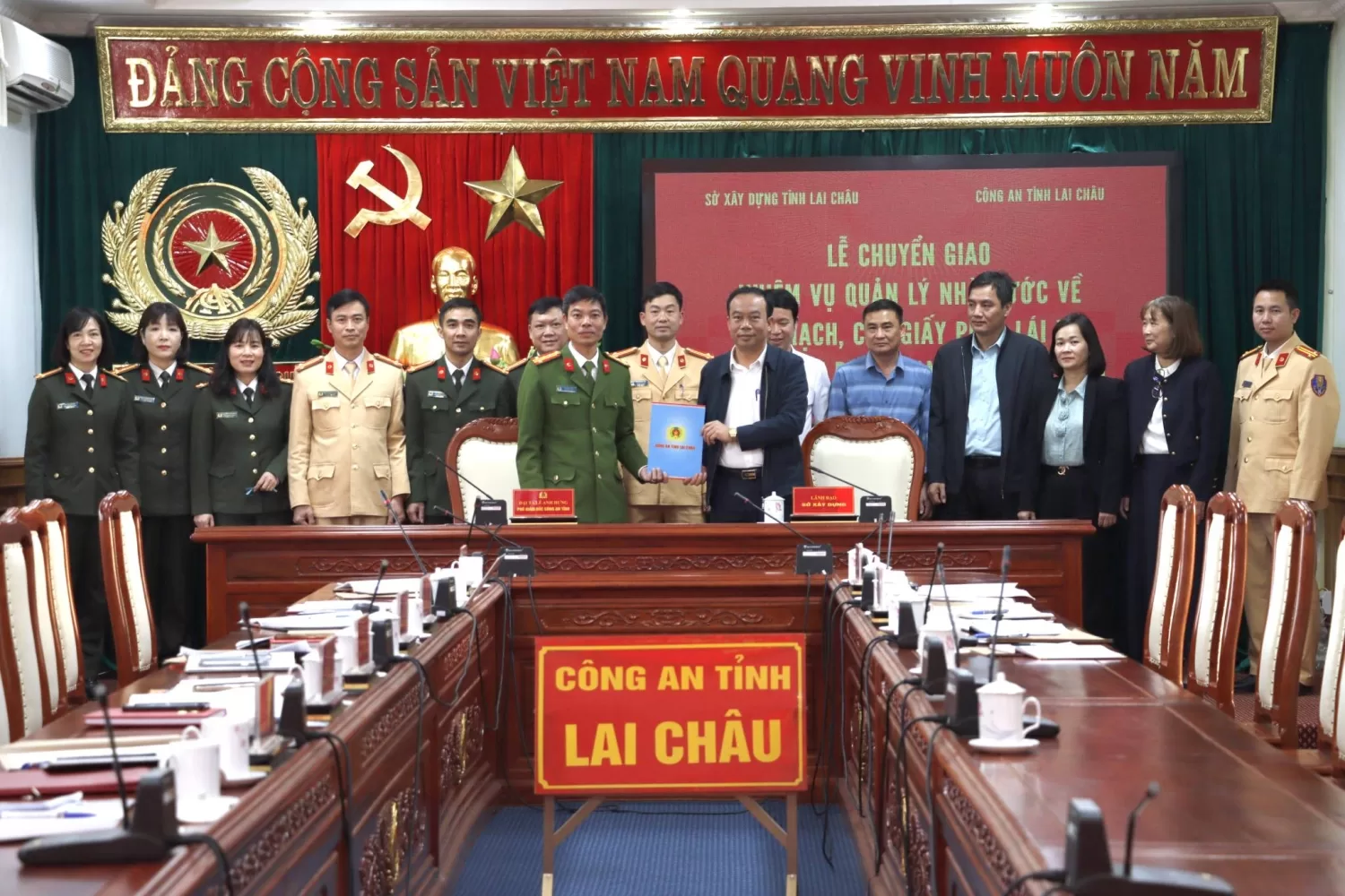 Công an tỉnh hướng dẫn các cơ quan, tổ chức, cá nhân thực hiện các thủ tục hành chính mới được chuyển giao thuộc thẩm quyền giải quyết của Công an tỉnh