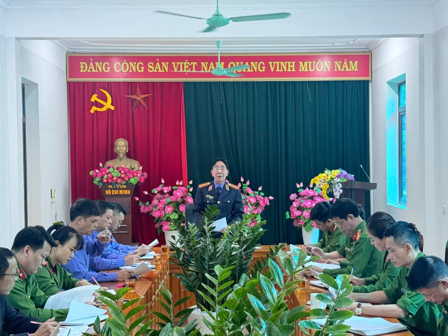 Ảnh: Đ/c Đào Ngọc Dũng – Trưởng phòng 8, Viện kiểm sát nhân dân tỉnh Công bố Quyết định kiểm sát