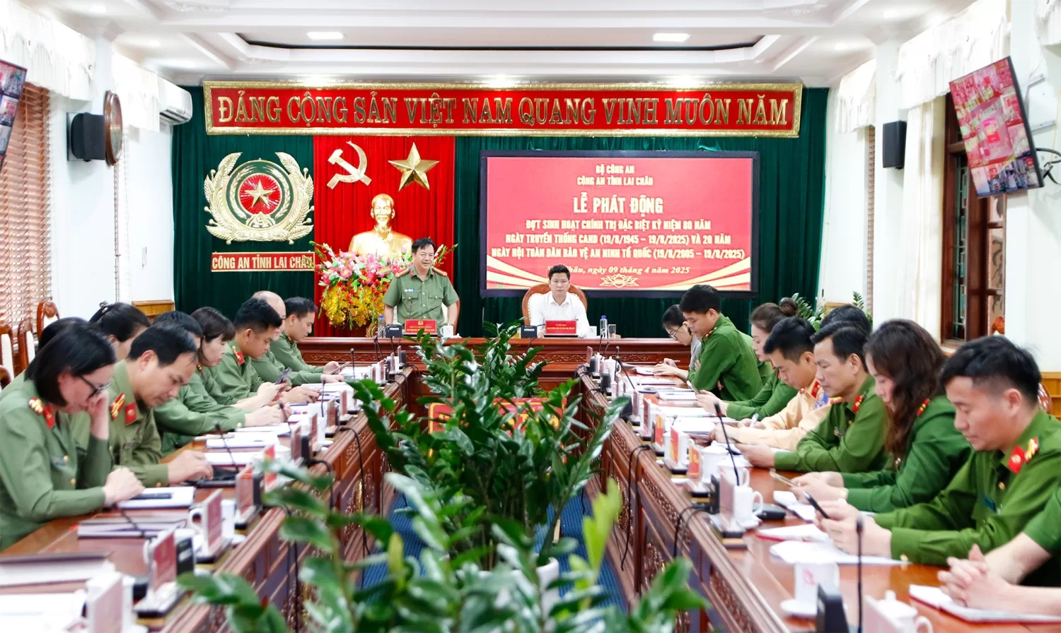 Đại tá Sùng A Súa Phó Bí thư Đảng uỷ, Phó Giám đốc Công an tỉnh phát biểu tại lễ phát động