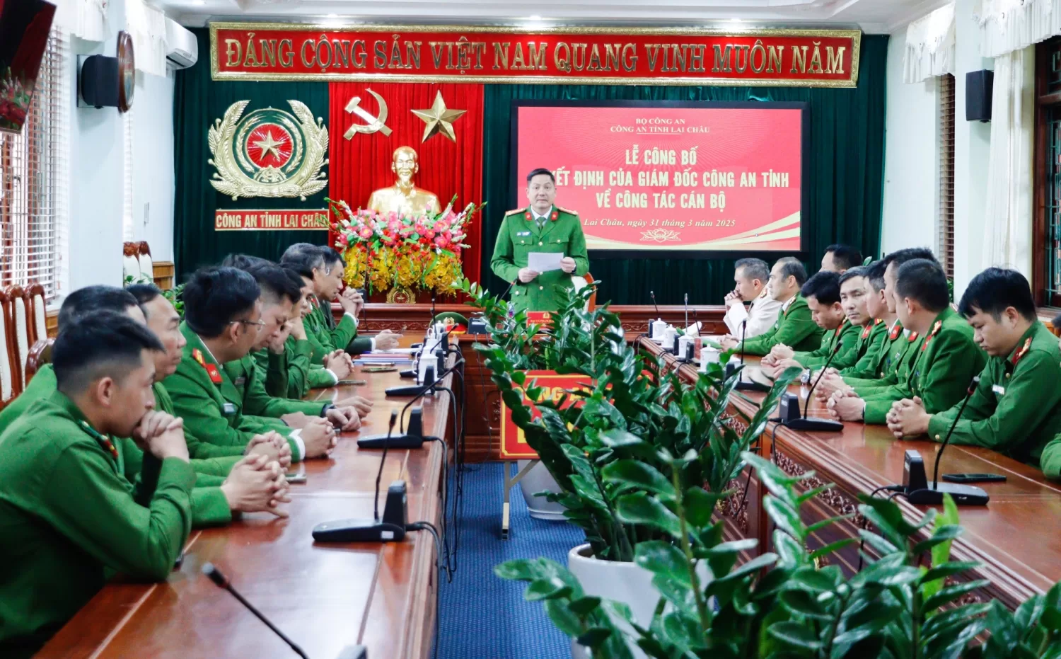 Đồng chí Đại tá Phạm Hải Đăng, Phó Giám đốc Công an tỉnh Lai Châu phát biểu chỉ đạo tại buổi lễ