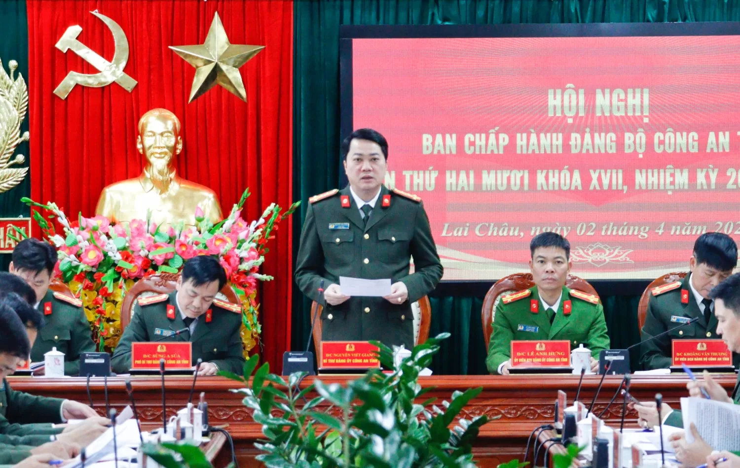 Đại tá Nguyễn Viết Giang – Ủy viên Ban Thường vụ Tỉnh ủy, Bí thư Đảng ủy, Giám đốc Công an tỉnh phát biểu khai mạc hội nghị