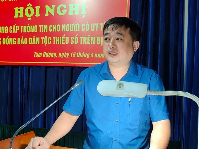 Đ/c Trương Đình Chung - Trưởng Phòng Dân tộc và tôn giáo huyện Tam Đường phát biểu khai mạc Hội nghị
