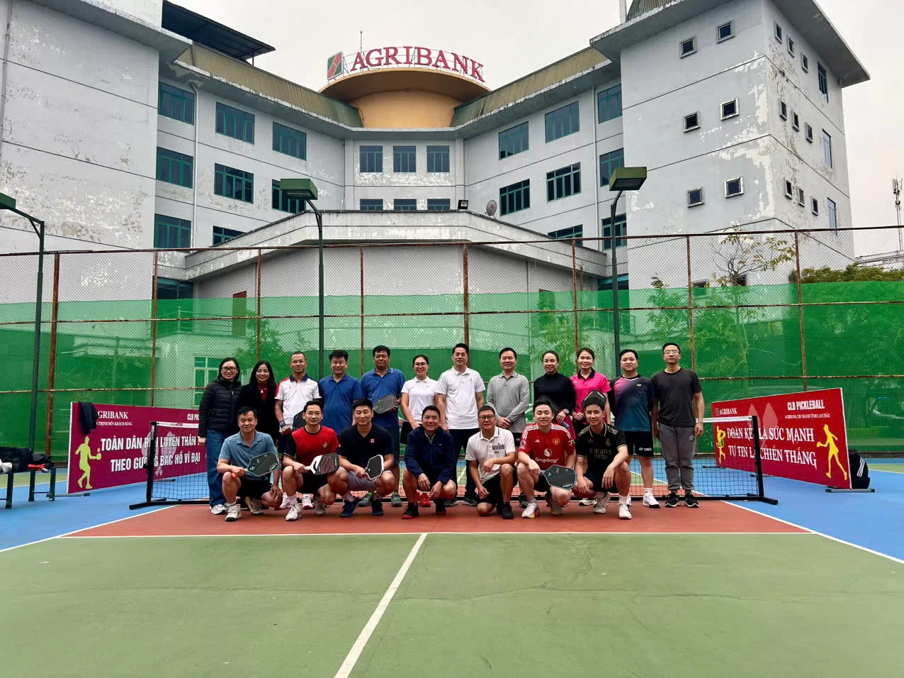 Ảnh: Giao lưu giải Pickleball giữa đơn vị Phòng An ninh kinh tế với Ngân hàng nông nghiệp và phát triển nông thôn chi nhánh Lai Châu