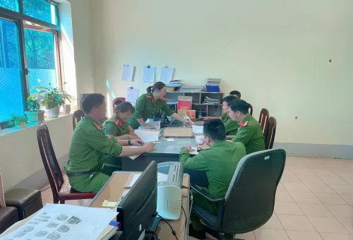 Tổ chức hướng dẫn công tác hồ sơ nghiệp vụ cho các phân trại