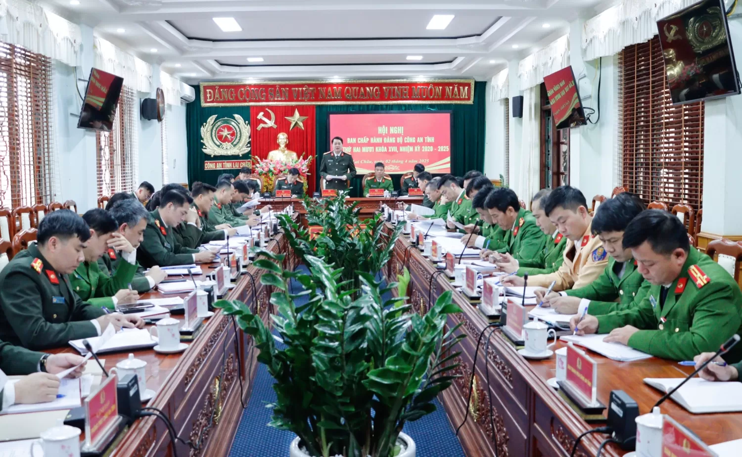 toan canh hoi nghi