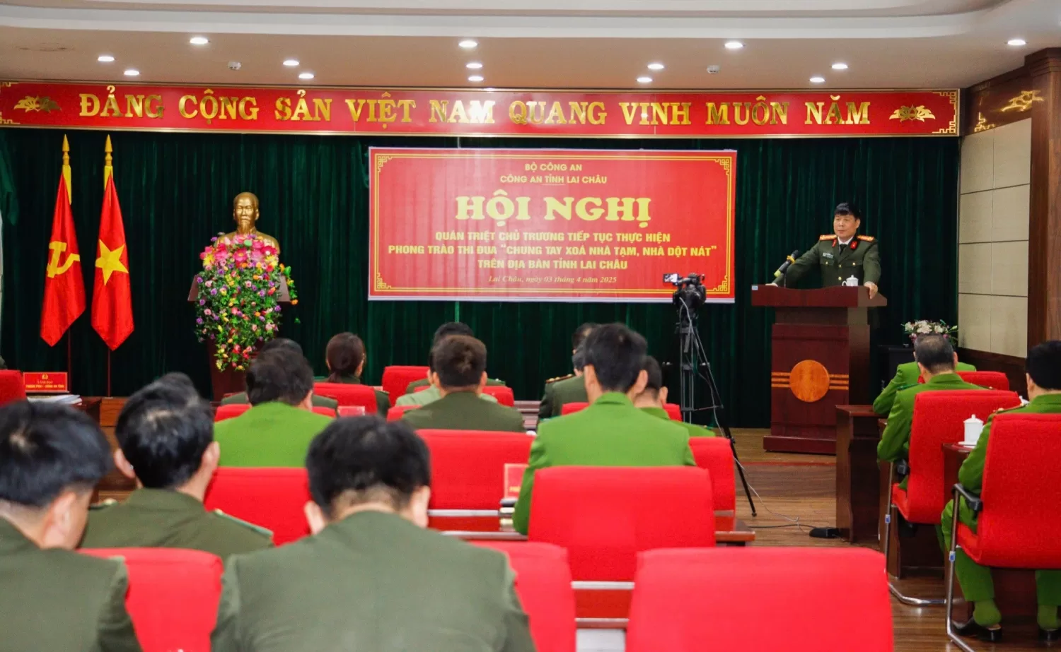 Đại tá Khoàng Văn Thương - Phó Giám đốc Công an tỉnh chủ trì Hội nghị