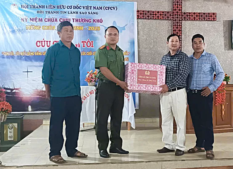 Lãnh đạo Phòng An ninh nội địa Thăm hỏi, chúc mừng đồng bào Công giáo, Tin lành nhân dịp Lễ Phục sinh 2025