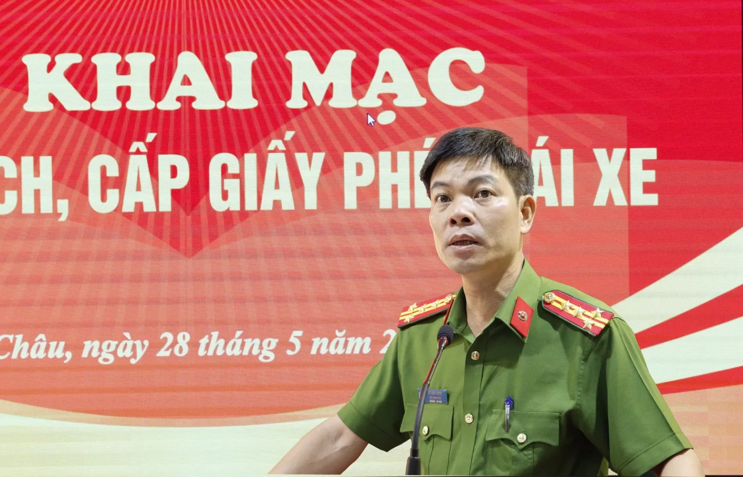 Đại tá Lê Anh Hưng – Phó Giám đốc Công an tỉnh phát biểu khai mạc