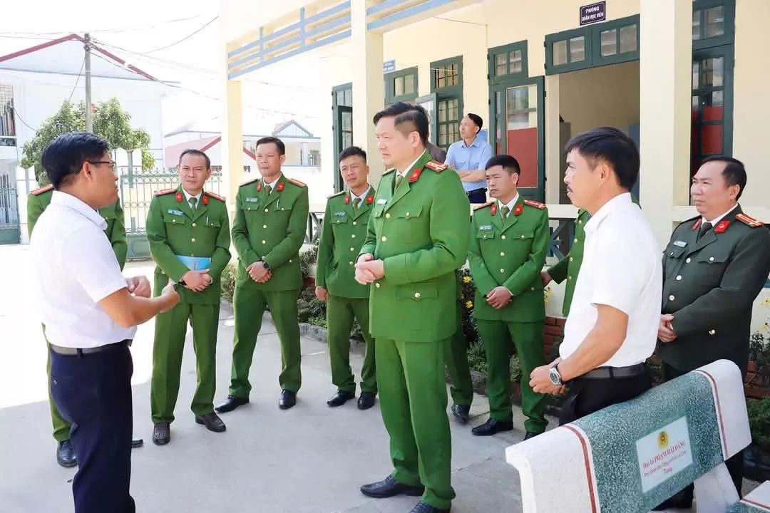 Đại tá Phạm Hải Đăng,, Phó giám đốc Công an tỉnh đến kiểm tra, chỉ đạo công tác