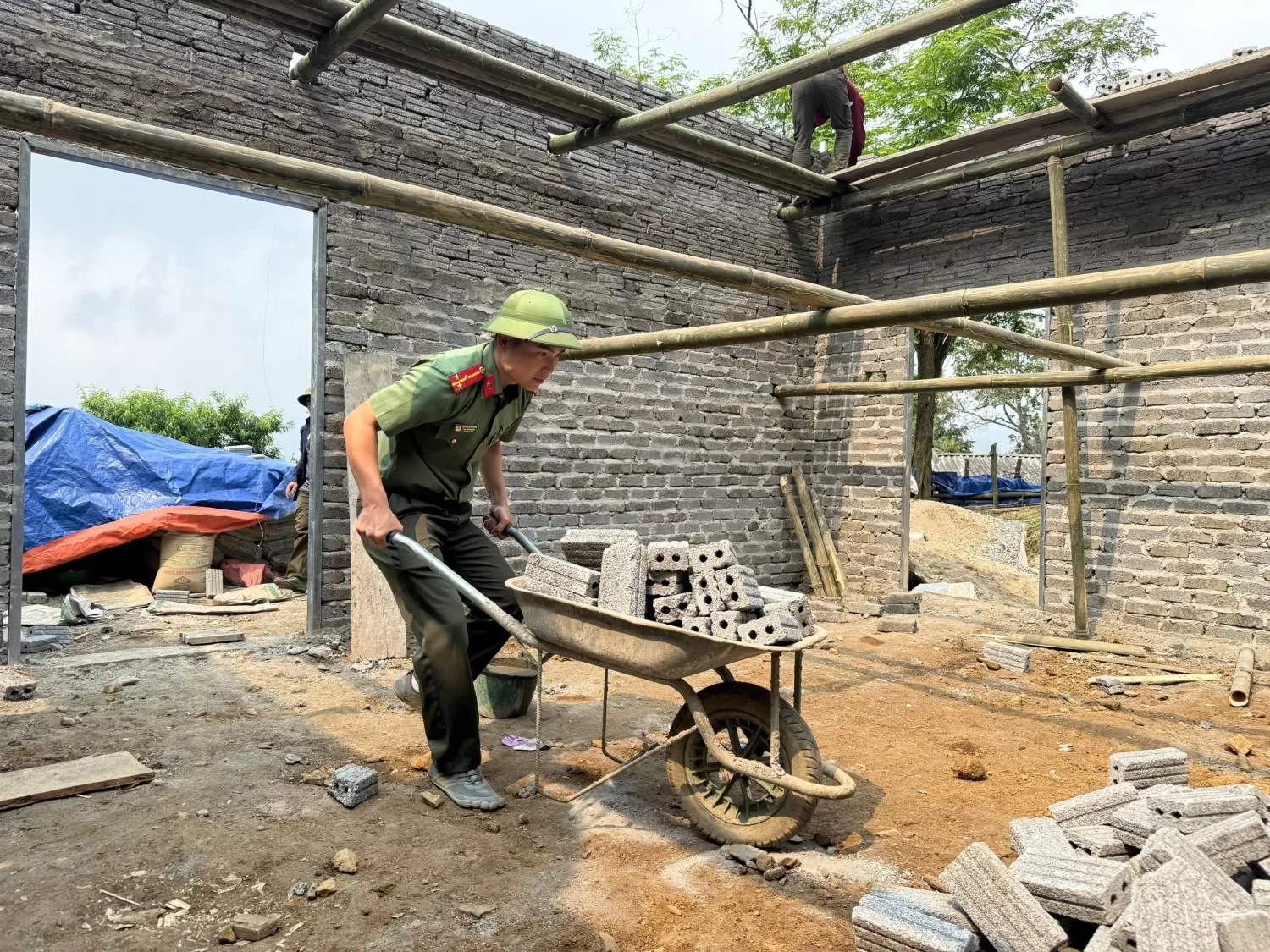 Phòng Công tác chính trị hỗ trợ xây dựng 11 căn nhà cho các hộ dân xã Nậm Xe, huyện Phong Thổ