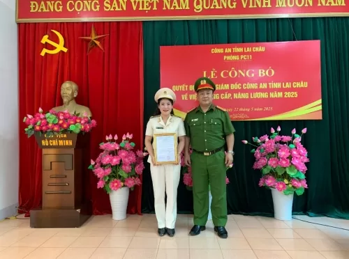 37 cán bộ, chiến sĩ Trại Tạm giam được thăng cấp bậc hàm, nâng lương