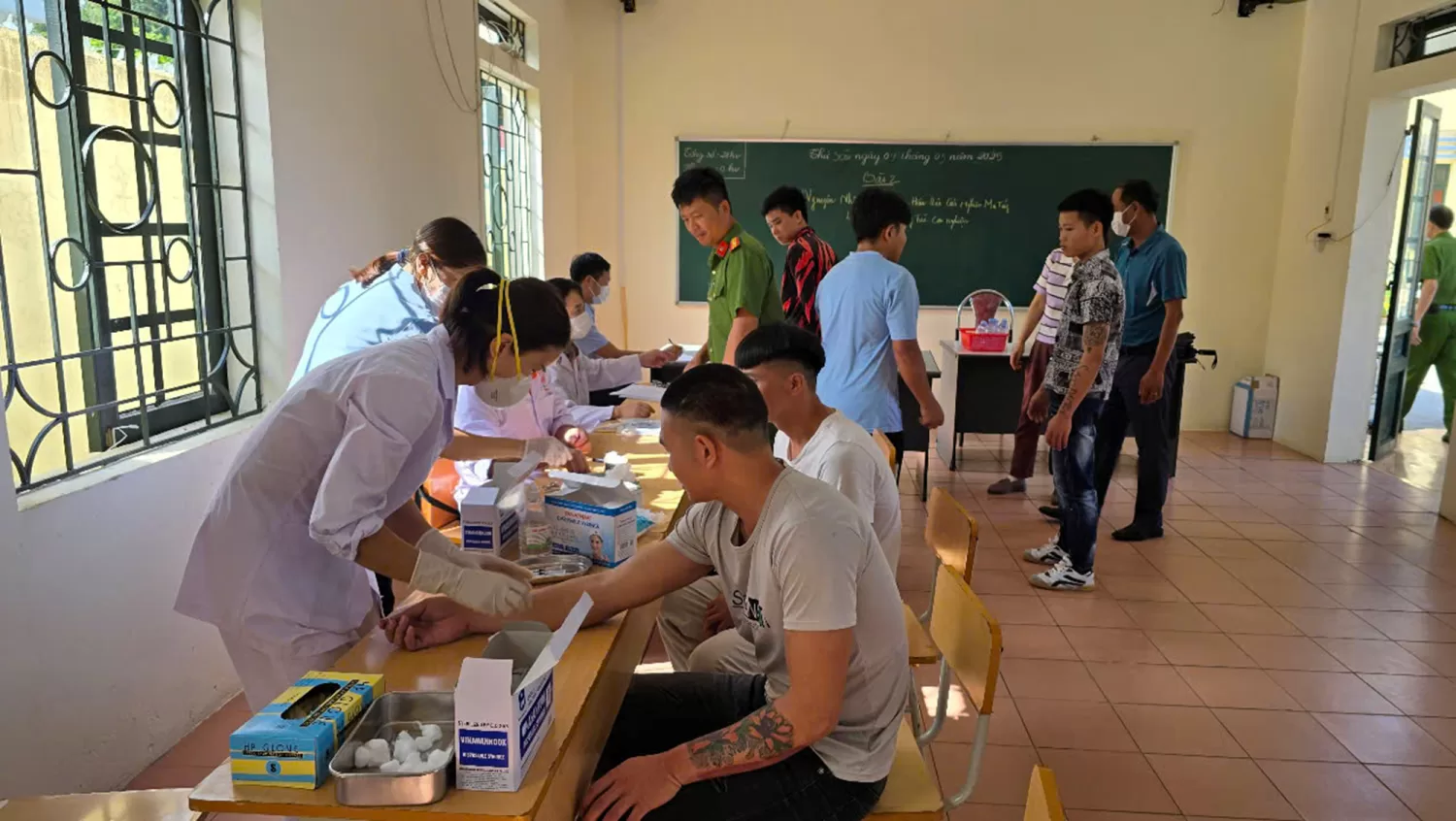 Hoạt động khám sàng lọc bệnh lao và lao tiềm ẩn cho cán bộ chiến sỹ, hợp đồng lao động, học viên tại cơ sở cai nghiện ma túy tỉnh.