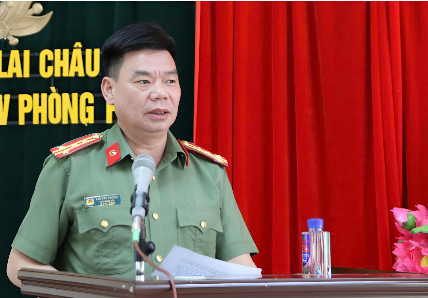 Đại tá Tao Văn Trường  - Phó giám đốc Công an tỉnh phát biểu lễ khai giảng