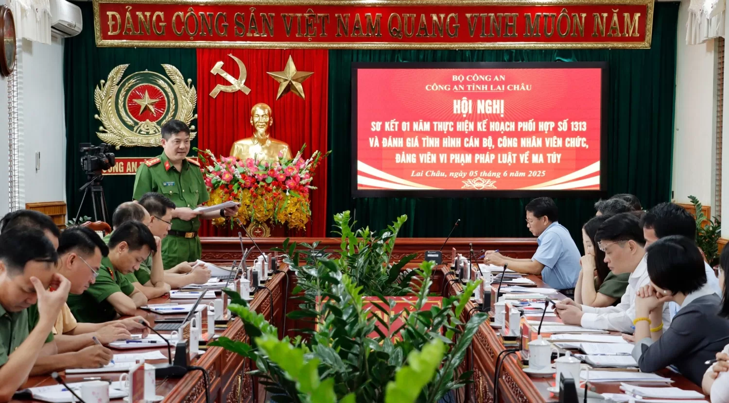 Đại tá Phạm Hải Đăng - Phó Giám đốc Công an tỉnh, Phó trưởng ban Chỉ đạo PCTP tỉnh chủ trì hội nghị.