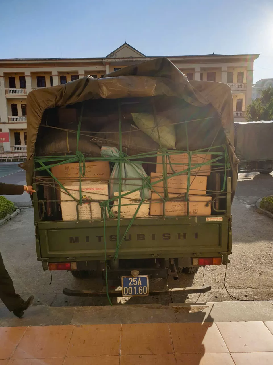 Chuyến xe trở nhu yếu phẩm phục vụ công tác và chiến đấu của toàn lực lượng