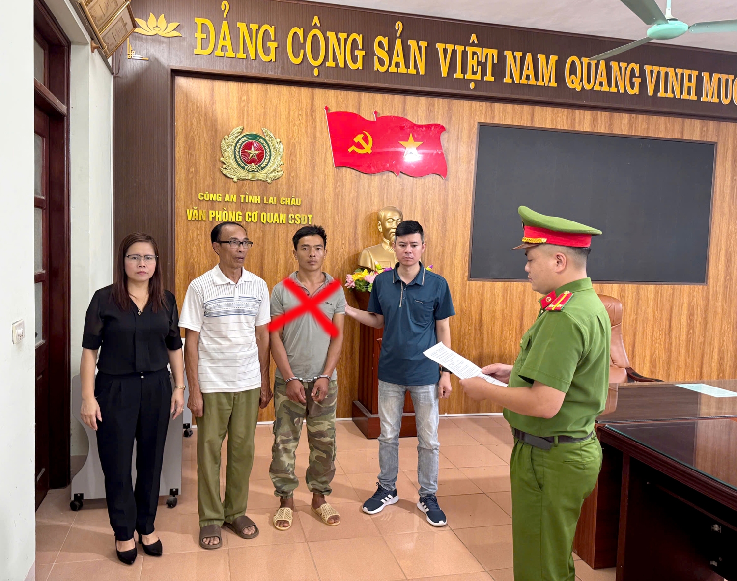 Cơ quan Cảnh sát điều tra Công an tỉnh Lai Châu ra quyết định bắt bị can để tạm giam đốivới Vàng Hừ Lòng về hành vi giết người