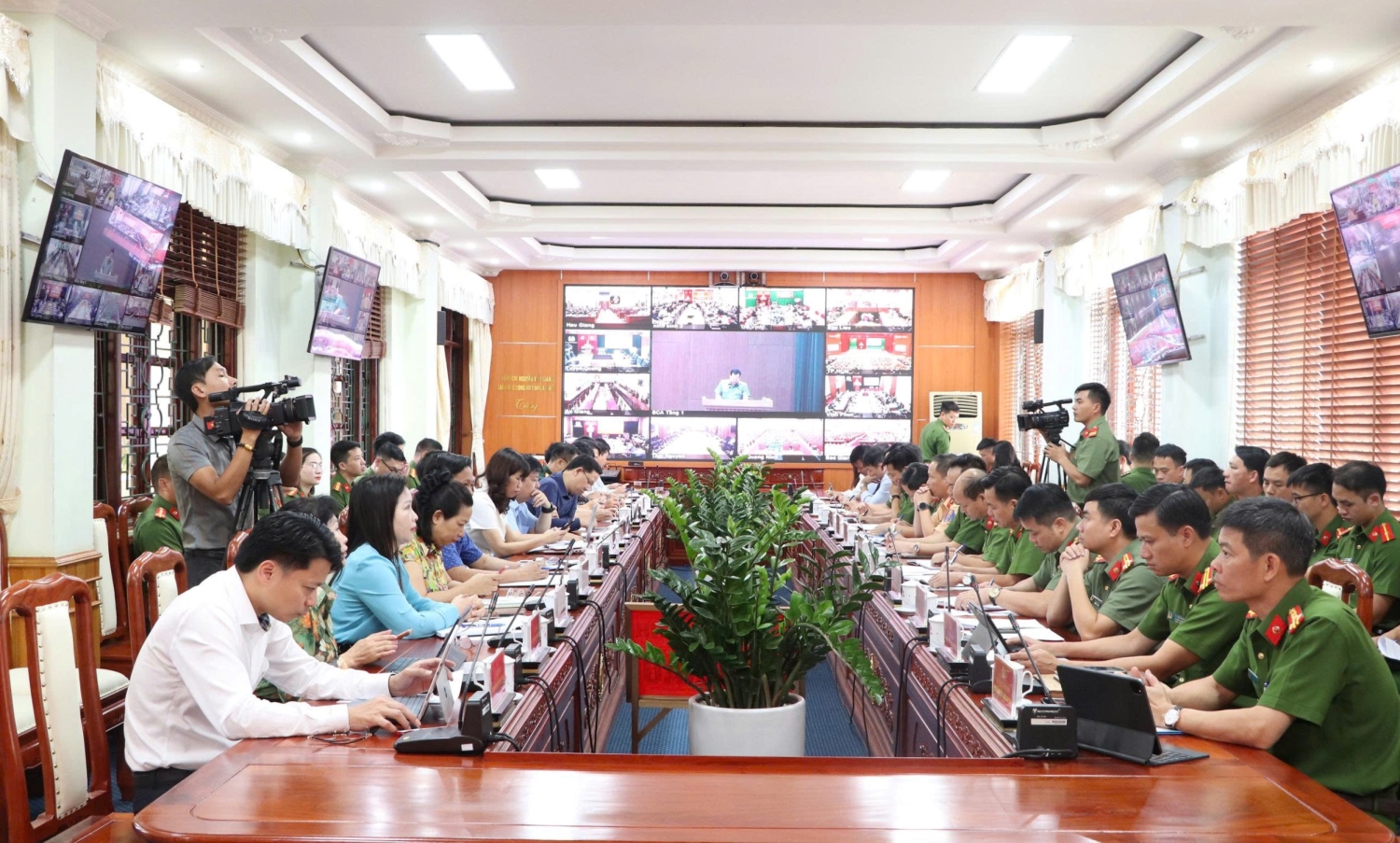 Đại biểu dự tại điểm cầu Công an tỉnh Lai Châu
