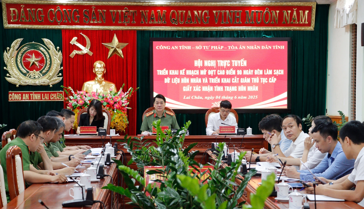 Toan canh hoi nghi trien khai ke hoạch mo dot cao diem 90 ngay dem