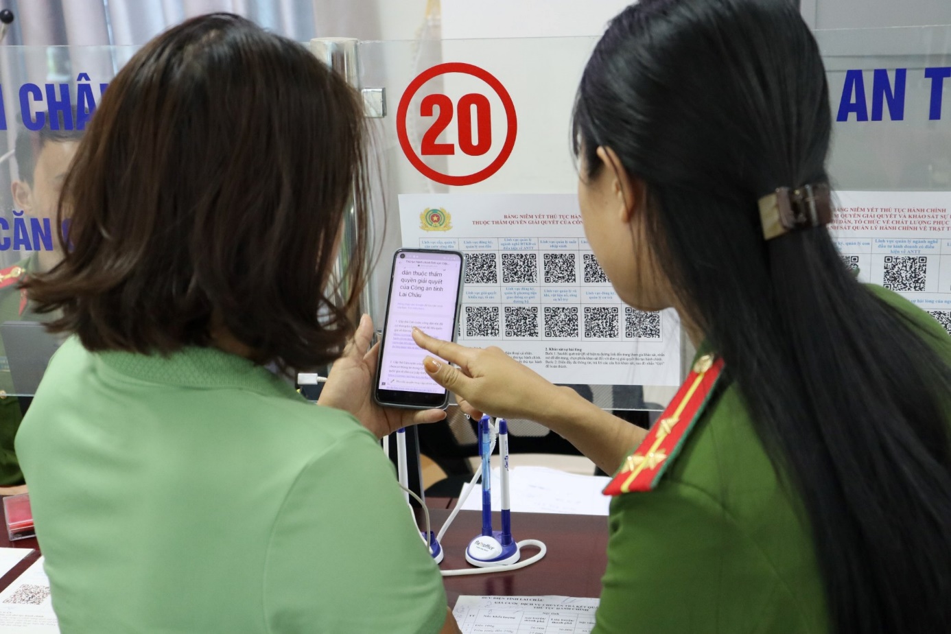 Ảnh: đẩy mạnh công tác lấy ý kiến đánh giá sự hài lòng của cá nhân, tổ chức, doanh nghiệp