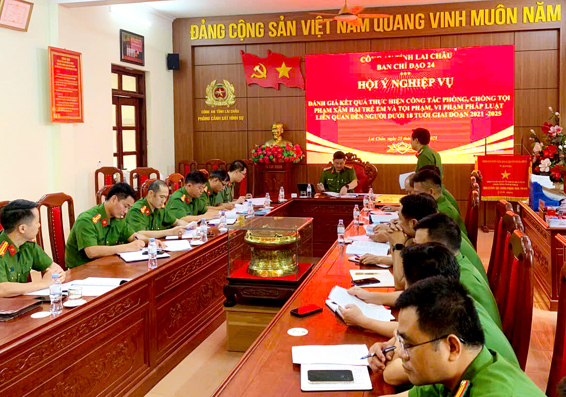 Quang cảnh buổi hội ý nghiệp vụ