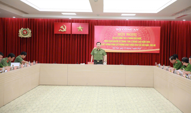 Thứ trưởng Lê Văn Tuyến phát biểu chỉ đạo tại hội nghị.