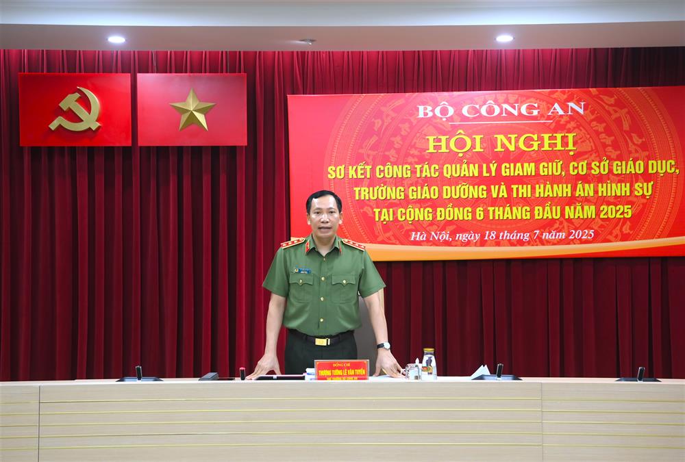 Thứ trưởng Lê Văn Tuyến phát biểu chỉ đạo tại Hội nghị.