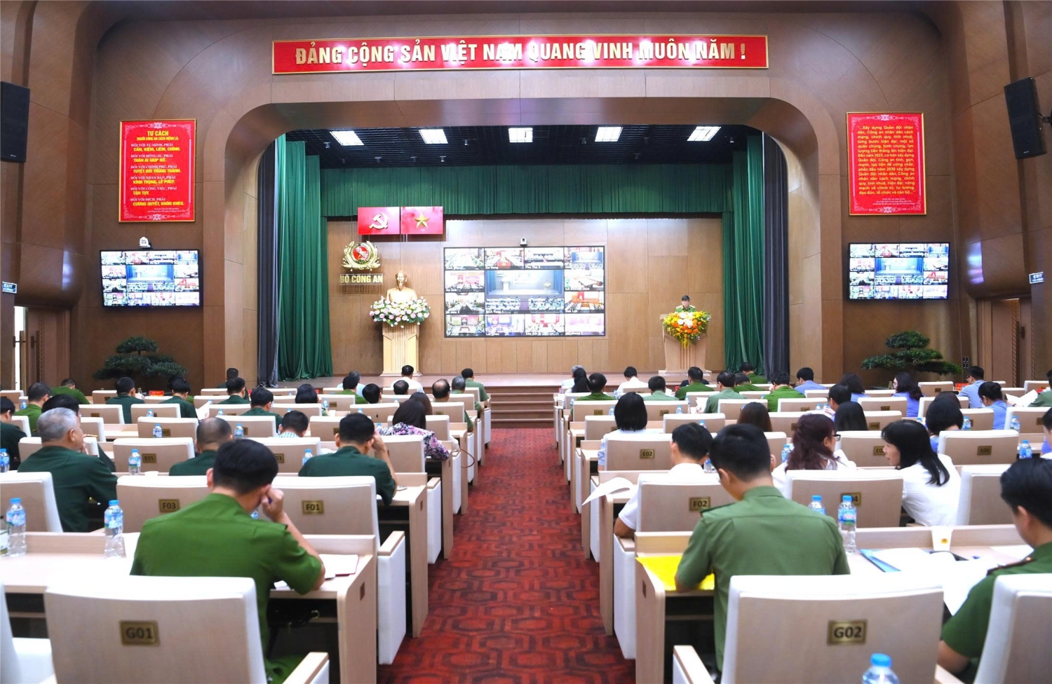 Toàn cảnh Hội nghị.