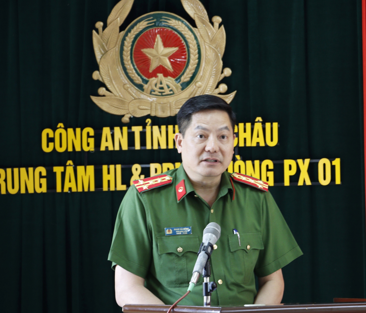 Đại tá Phạm Hải Đăng - Phó Giám đốc Công an tỉnh phát biểu chỉ đạo lễ khai giảng