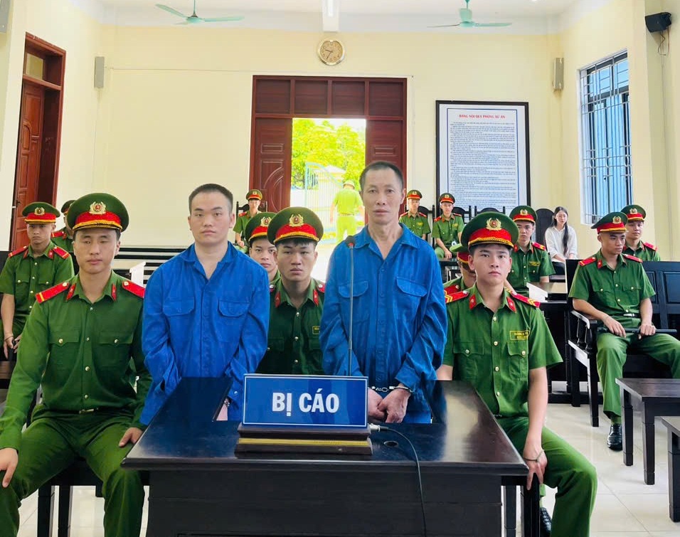 Các bị cáo tại phiên tòa xét xử
