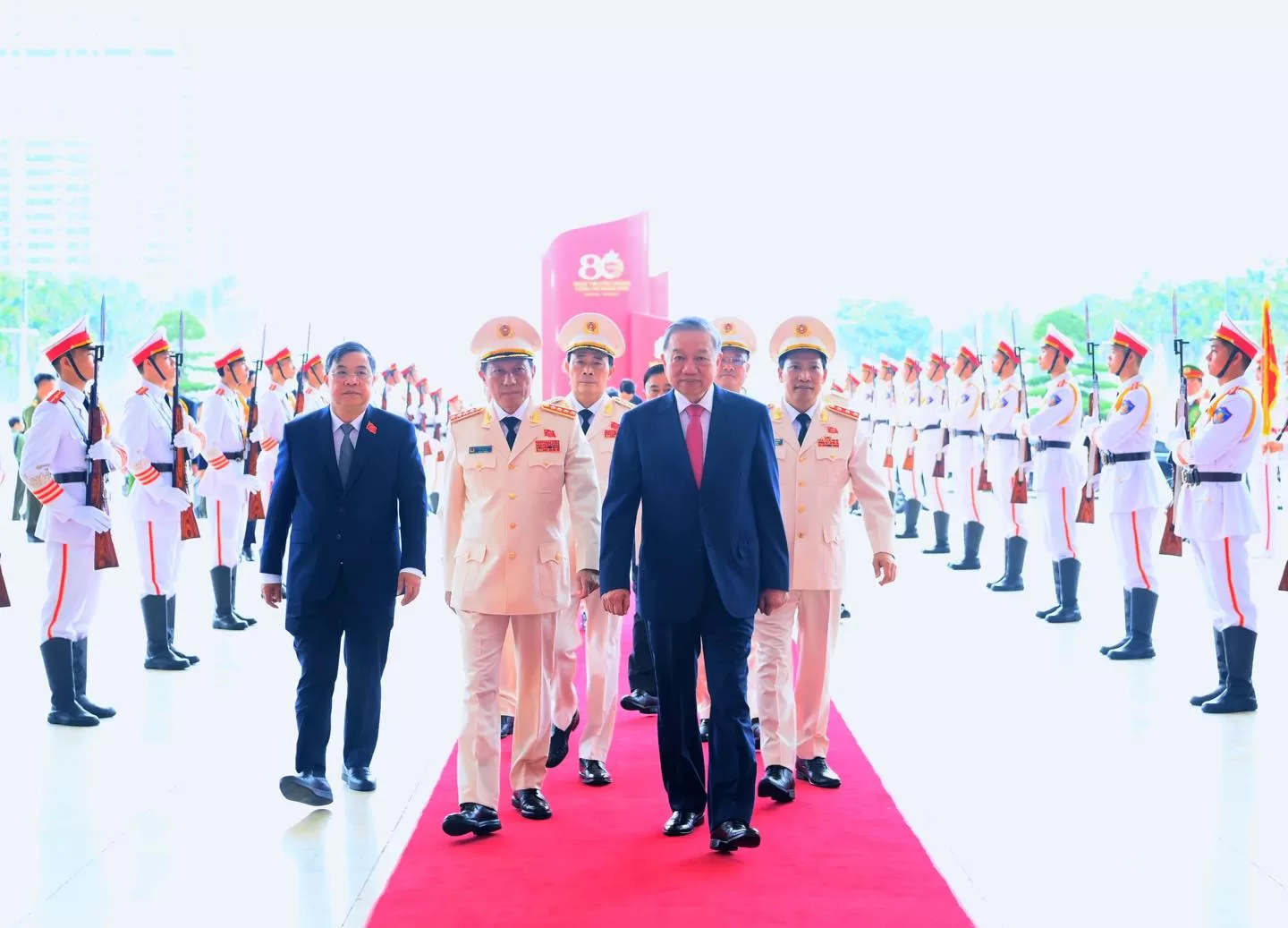 Tổng Bí thư Tô Lâm đến dự Lễ kỷ niệm 80 năm Ngày truyền thống CAND, 20 năm Ngày hội toàn dân bảo vệ ANTQ và trao tặng Huân chương Sao Vàng lần thứ năm cho lực lượng CAND Việt Nam.