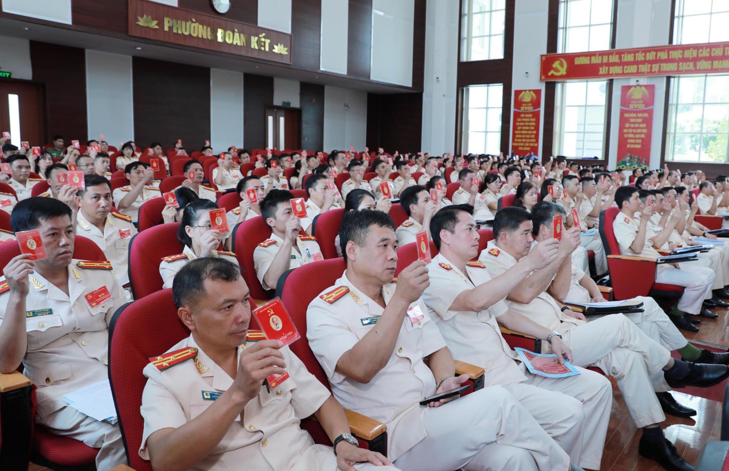 Biểu quyết các nội dung tại Đại hội