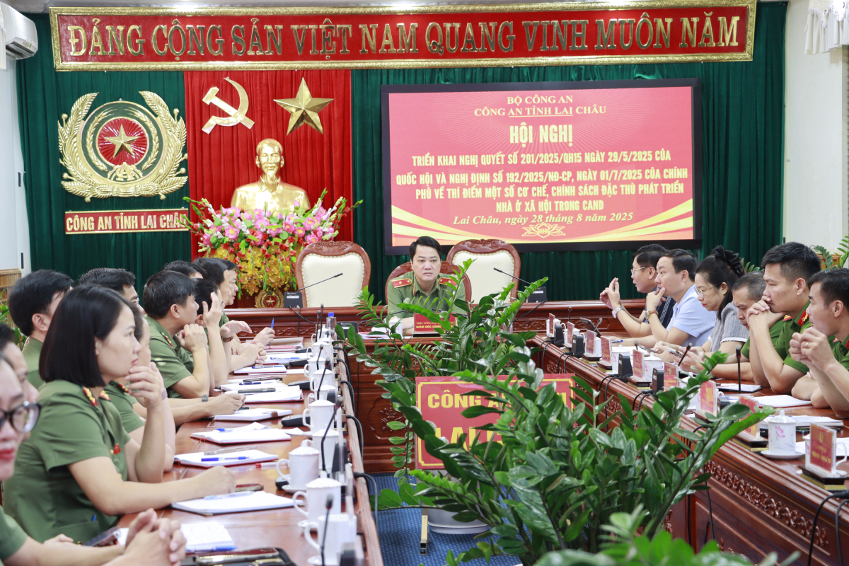Thiếu tướng Nguyễn Viết Giang Giám đốc Công an tỉnh chủ trì tại điểm cầu Công an tỉnh Lai Châu