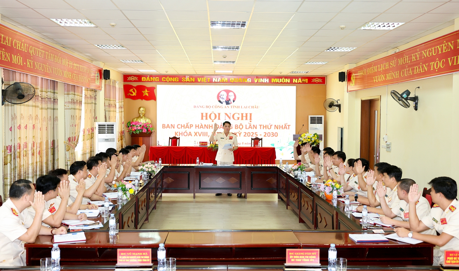 Thiếu tướng Nguyễn Viết Giang chủ trì phiên họp thứ I, Hội nghị Ban Chấp hành Đảng bộ Công an tỉnh lần thứ XVIII, nhiệm kỳ 2025 2030