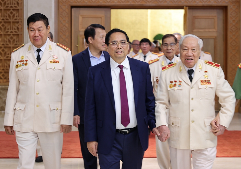 Thủ tướng Phạm Minh Chính gặp mặt, tri ân Ban Liên lạc Công an chi viện chiến trường miền Nam