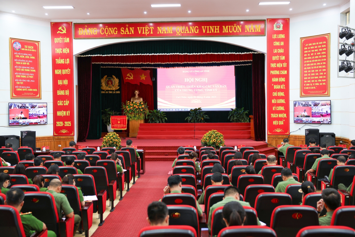 Quang Cảnh Hội nghị.