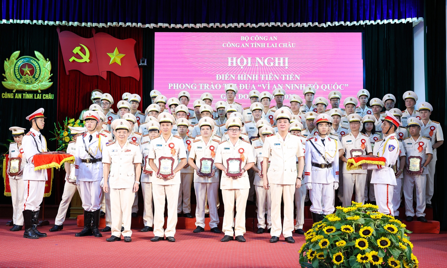 anh dong chi hung