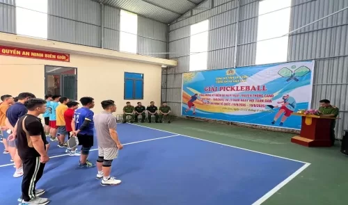 Công an xã Dào San tổ chức giải Pickleball chào mừng kỷ niệm 80 năm ngày truyền thống CAND