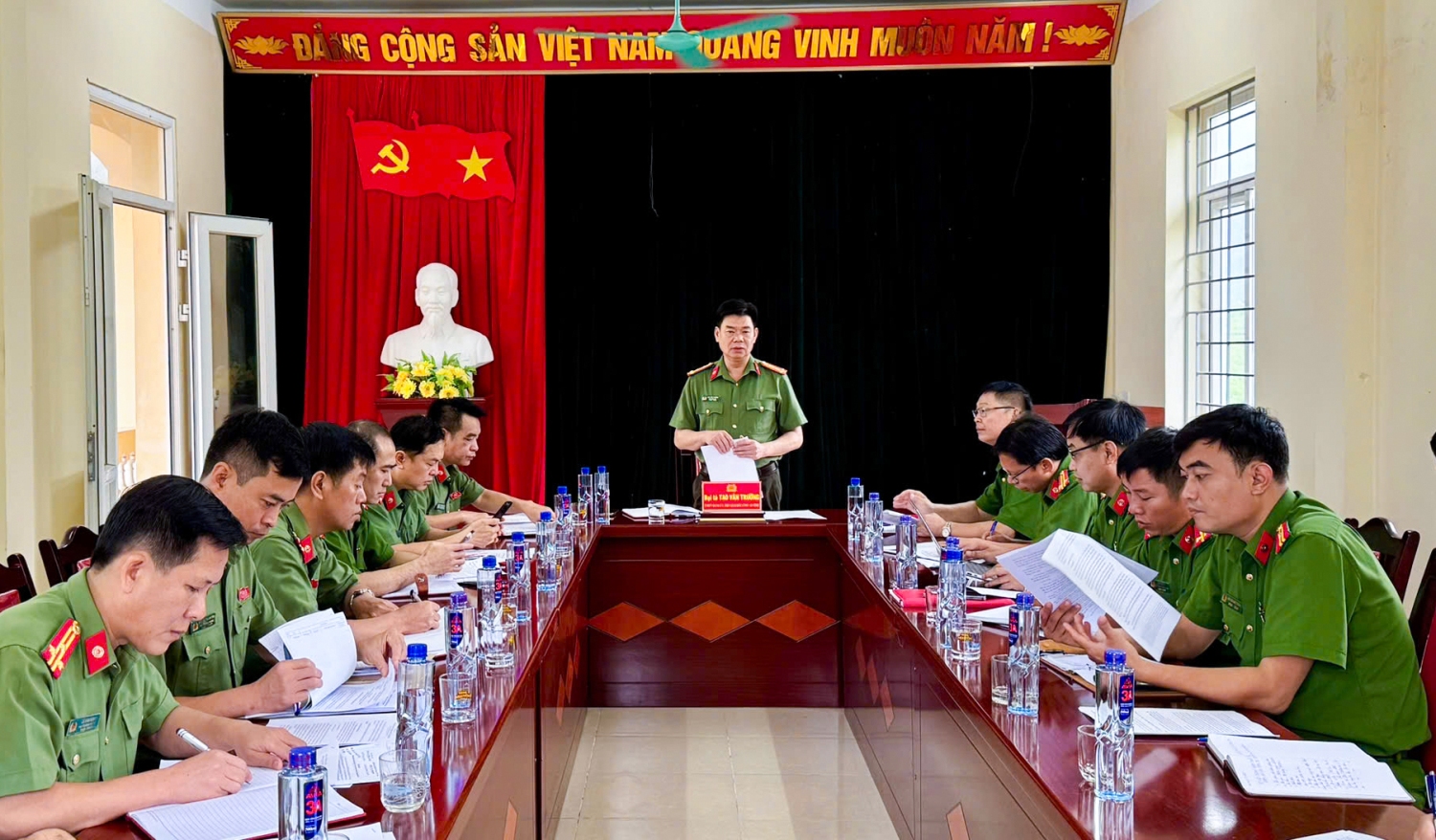Đoàn công tác số 2 Công an tỉnh làm việc tại xã Pa Tần