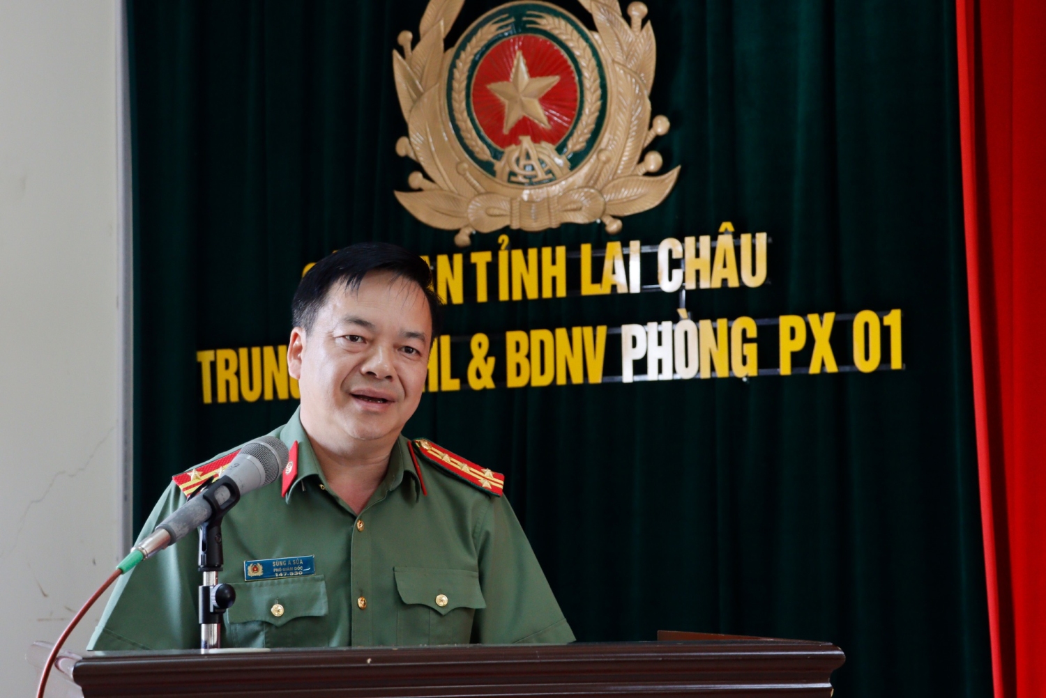 Đại tá Sùng A Súa - Phó Bí thư Đảng ủy, Phó Giám đốc Công an tỉnh phát biểu chỉ đạo buổi lễ