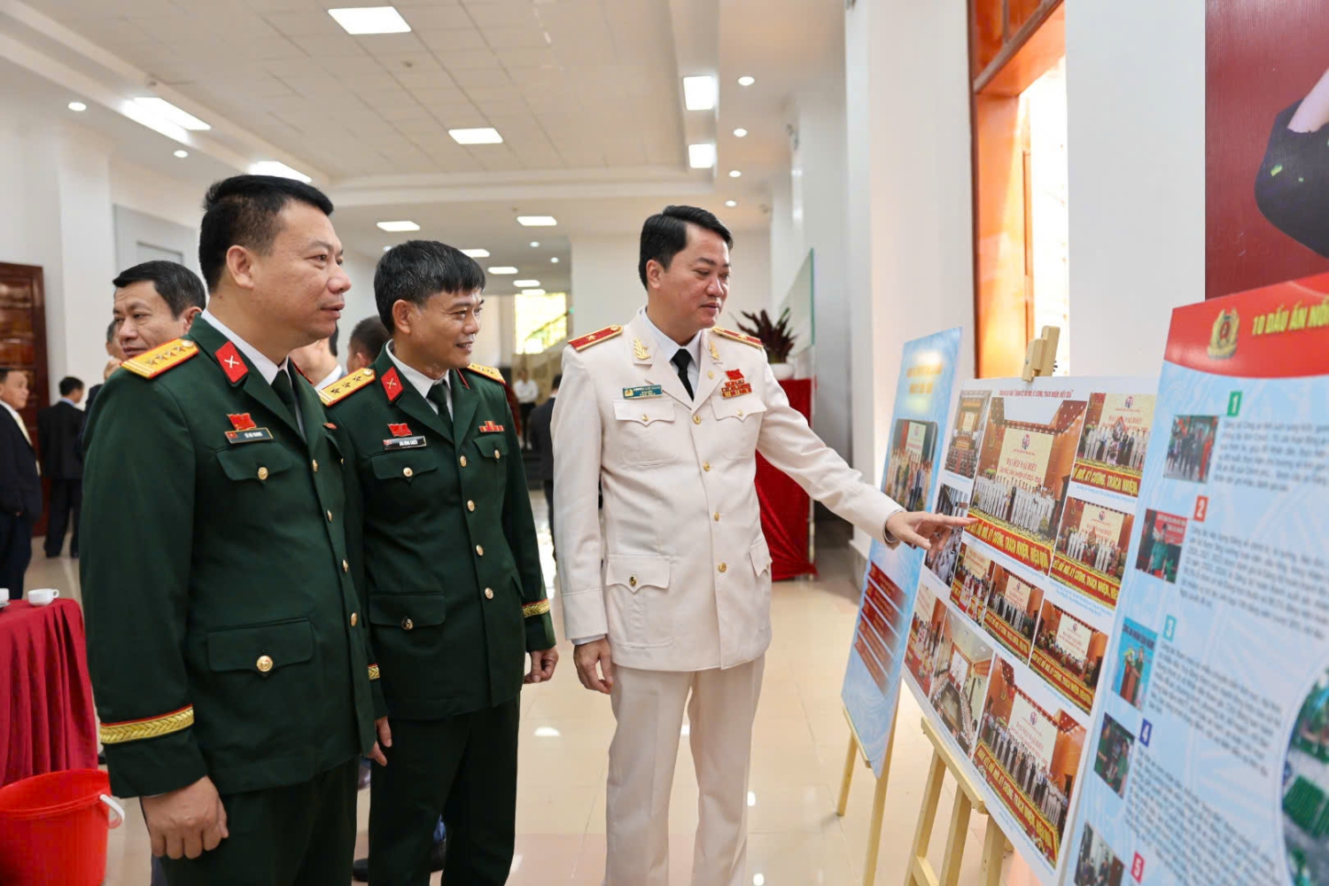 Dai bieu xem anh