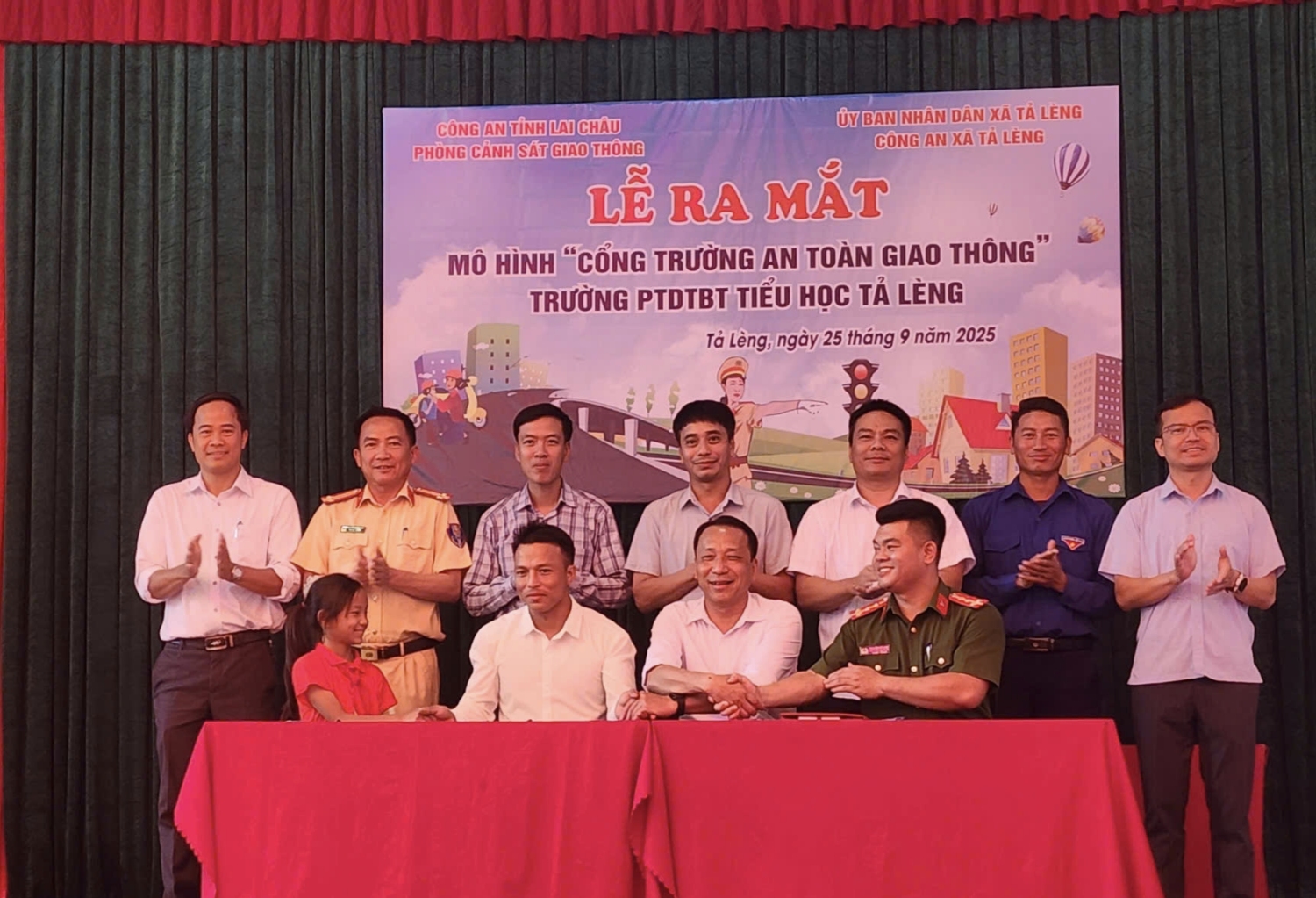 Ra mắt mô hình “Cổng trường an toàn giao thông” tại xã Tả Lèng