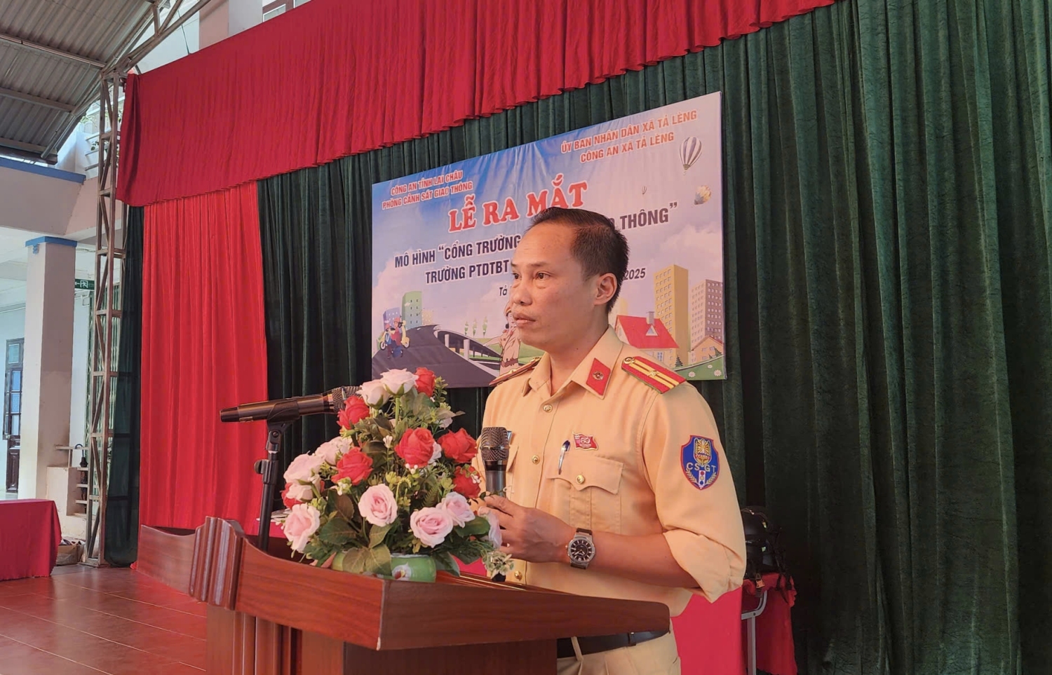 Đại diện lãnh đạo phòng CSGT phát biểu