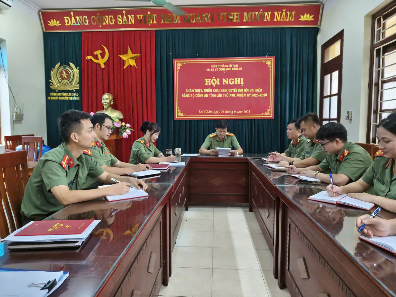 Đồng chí Hoàng Minh Tiến Dũng, Bí thư Chi bộ thông qua Nghị quyết Đại hội đại biểu Đảng bộ Công an tỉnh Khóa XVIII, nhiệm kỳ 2025-2030