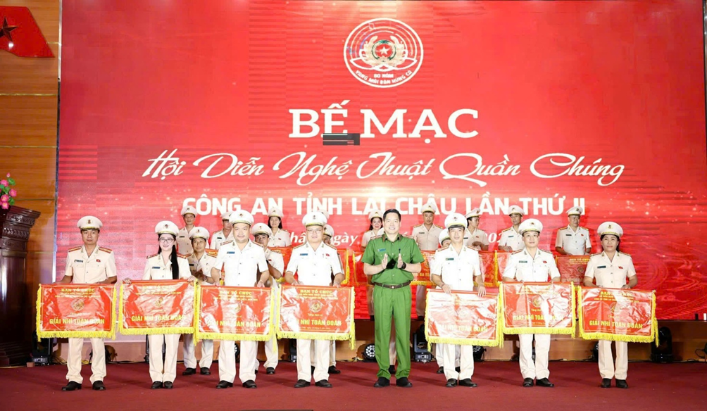 “Ngược chiều bình an” - Dấu ấn của Phòng Cảnh sát PCCC&CNCH tại Hội diễn Nghệ thuật quần chúng