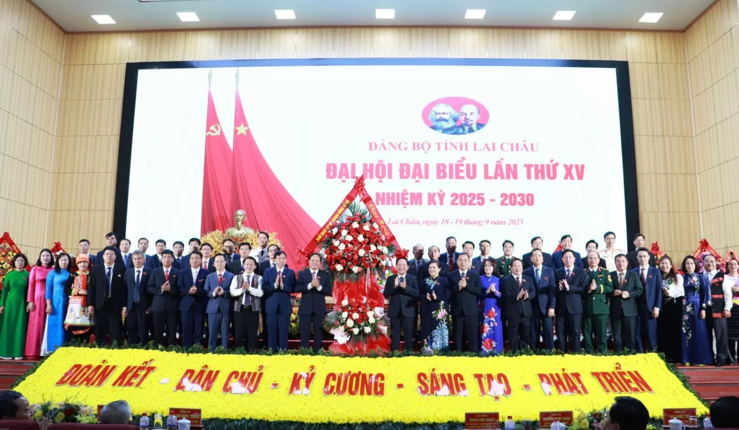 ra mắt BCH
