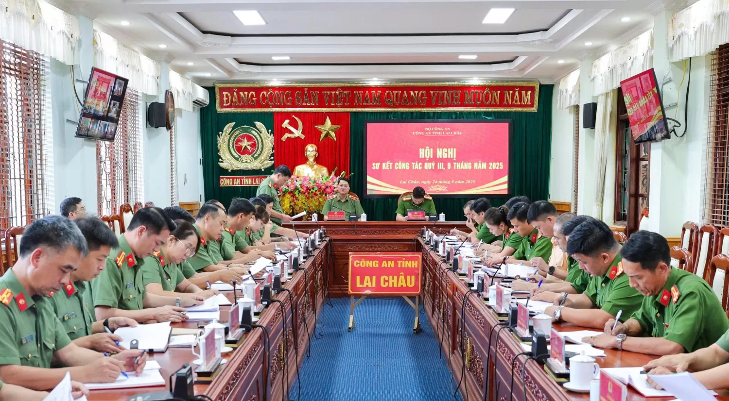 Quang cảnh hội nghị