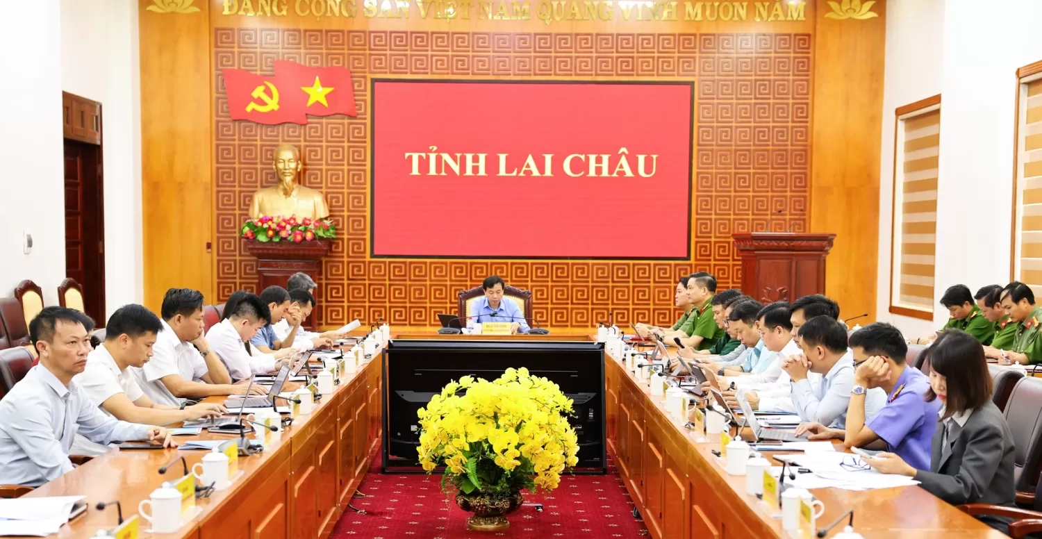 Toàn ảnh hội nghị tại điểm cầu UBND tỉnh