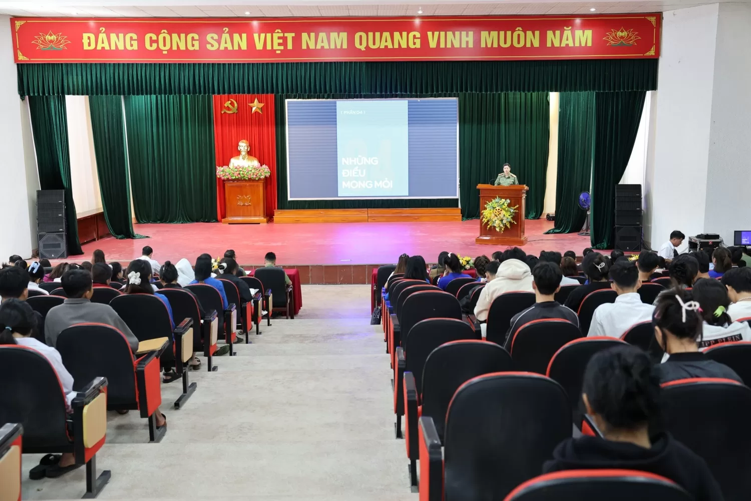 Chuyên viên Phòng An ninh mạng và phòng, chống tội phạm sử dụng công nghệ cao tuyên truyền các nội dung tại Chương trình