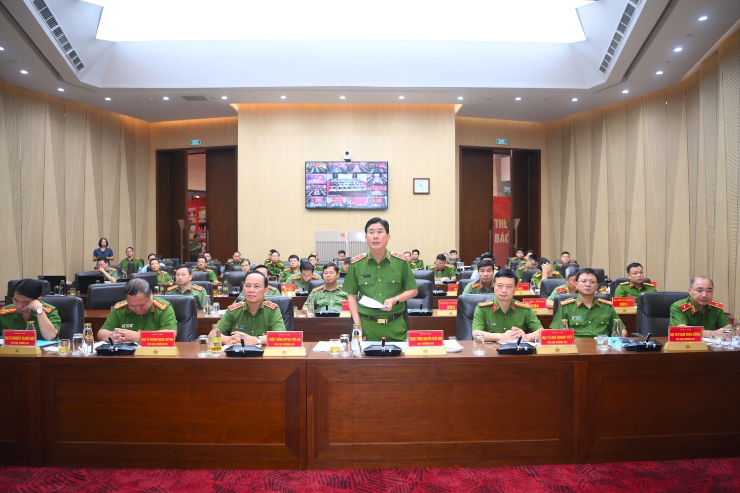 Dai bieu tham luan