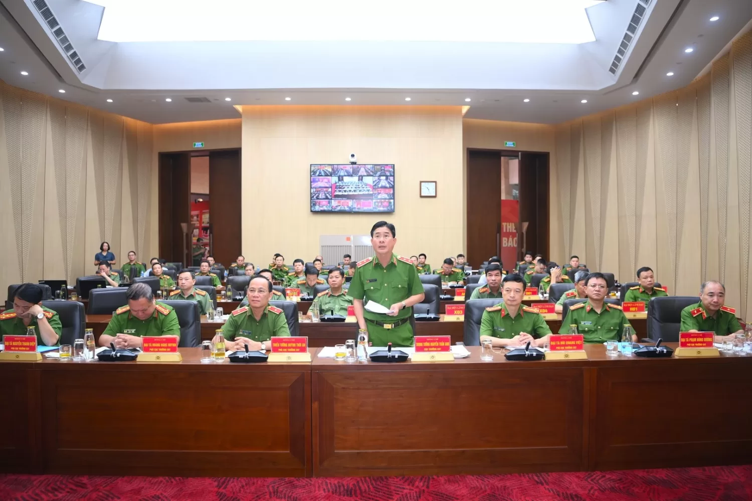 Dai bieu tham luan
